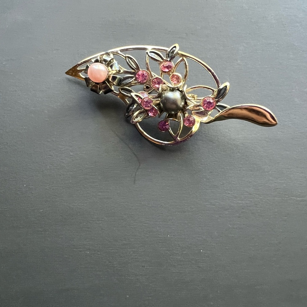 Vintage Gold Tone Brooch with Pink Rhinestones - Picture 6 of 7